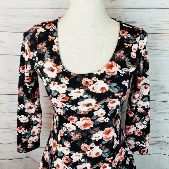 Forever 21 Floral Print Mini Skater Dress - Picture 5 of 7